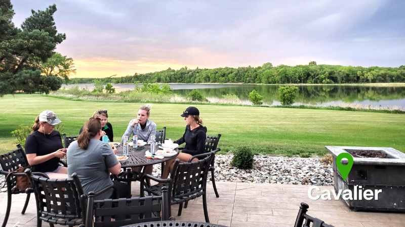 golfers relaxing at Cavalier Country Club